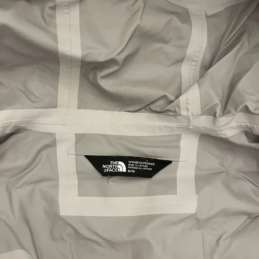 The North Face Women's Aqua Hooded Rain Jacket - Picture 4 of 9